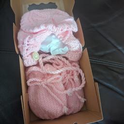 BRAND NEW baby girls knitted bonnet and mittens
including box