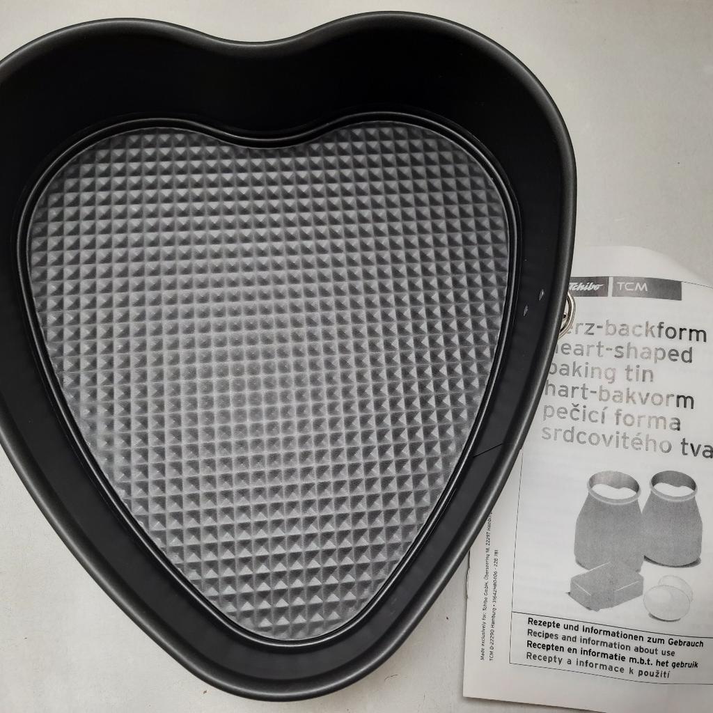 Herzbackform von Tchibo antihaftbeschichtet, unbenutzt.
Privatverkauf zuzüglich Versand