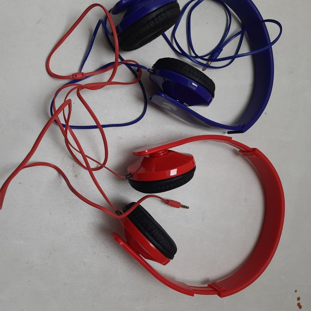 2 Kopfhörer, Kunststoff, weitenverstellbar, unbenutzt, funktionstüchtig. Privatverkauf zuzüglich Versand.
Preis je Kopfhörer