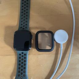 Apple Watch SE 2022
Fully working, this watch is in immaculate condition and only a few months old
Comes with original packaging along with the charger 
Also have 2 cases that can come with the watch