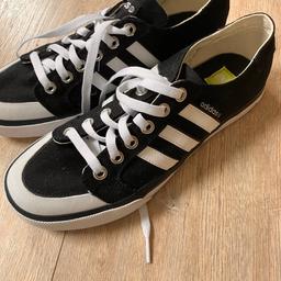 Biete einen Adidas Schuh in Größe 42 an. Er wurde nur zur Anprobe getragen und ist somit neuwertig. 
Versand gegen Übernahme ist möglich.
