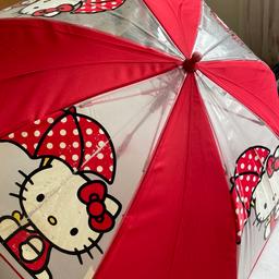 Regenschirm für Kinder, Hello Kitty, Druck auf den durchsichtigen Teilen ist schon etwas altersschwach siehe Fotos. Ansonsten funktioniert er tipptopp, stabiles Metall und mit Druckknopf zum öffnen. Mit Name beschriftet