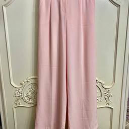 Beautiful baby pink wide palazzo floaty trousers UK 8
New with tags never worn however they do have marks on the bottom of the leg. See photos please bear this in mind when buying.
COLLECTION SHILDON OR CAN POST FOR £3 BT!