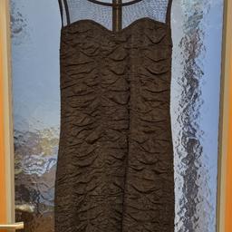 Schwarzes Kleid mit Netz