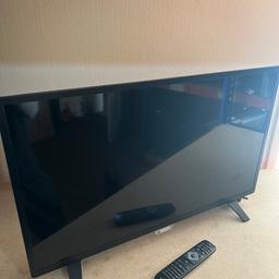 Philips 32 inch led tv with base legs and rmeite 
Fully working order and excellent condition
HDMI and usb connection 
Freeview built in 
Not smart tv 
£70 can deliver  locally