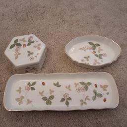 vintage bedroom/bathroom trinket box and plate/dish. New condition .
please see other items