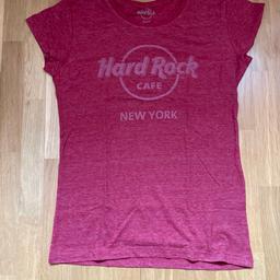 Hard Rock Café Shirt in rot in Gr. 40 im top Zustand. 
Maße entnehmt ihr den Fotos