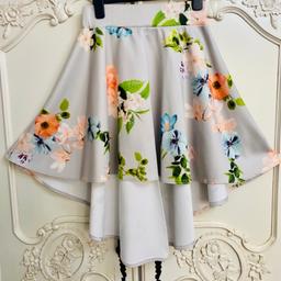 SELECT Flower Waterfall Skirt UK 10.
Stunning floral waterfall skirt
Perfect for a special occasion.
Front length 18” , back length 27” , waist 13 inches.
Worn once.
COLLECTION SHILDON OR CAN POST FOR £3 BT!