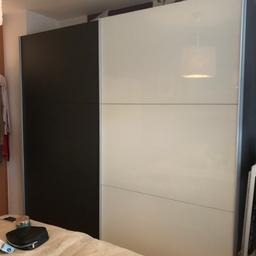 Schiebetür/Schrank / schwarz #weiß
Eine Tür besteht aus 3 Elementen .
2.50 m breit
2.35 m hoch
Neupreis 1450 EUR
VHB