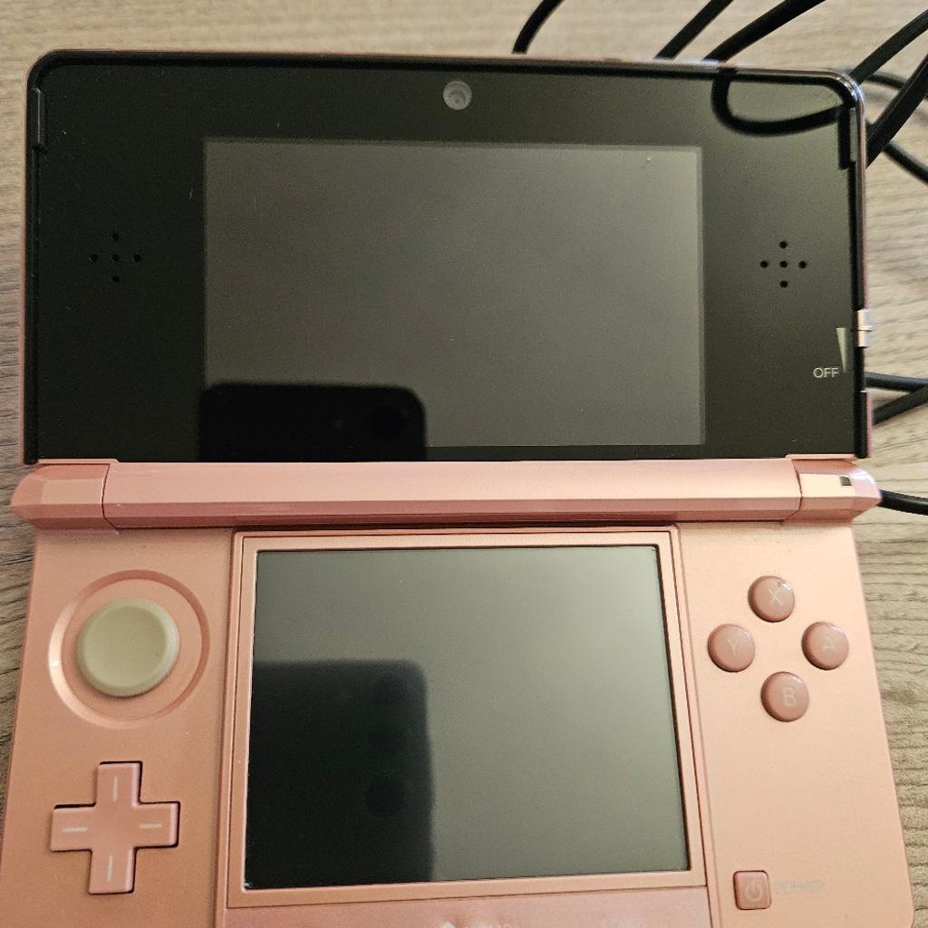 Verkauft wird ein Nintendo 3DS der Farbe rosa.
Inkl. Ladekabel und Stifte-Set
Sehr guter Zustand ohne Kratzer!
99Euro .....PREIS IST VHB
