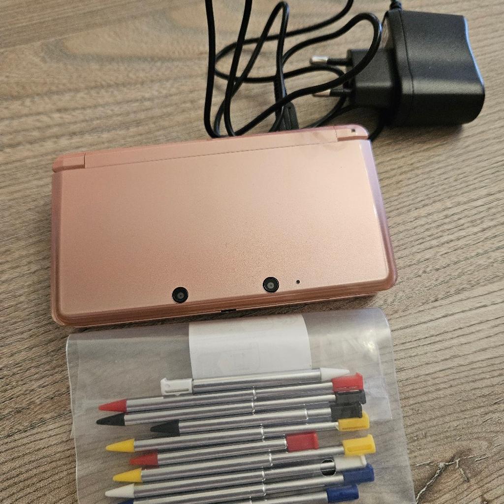 Verkauft wird ein Nintendo 3DS der Farbe rosa.
Inkl. Ladekabel und Stifte-Set
Sehr guter Zustand ohne Kratzer!
99Euro .....PREIS IST VHB