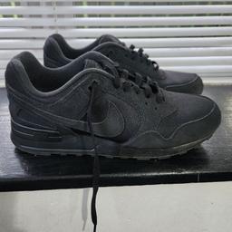 Mens nike air pegasus 89 Black size 8.

like new worn once only.
