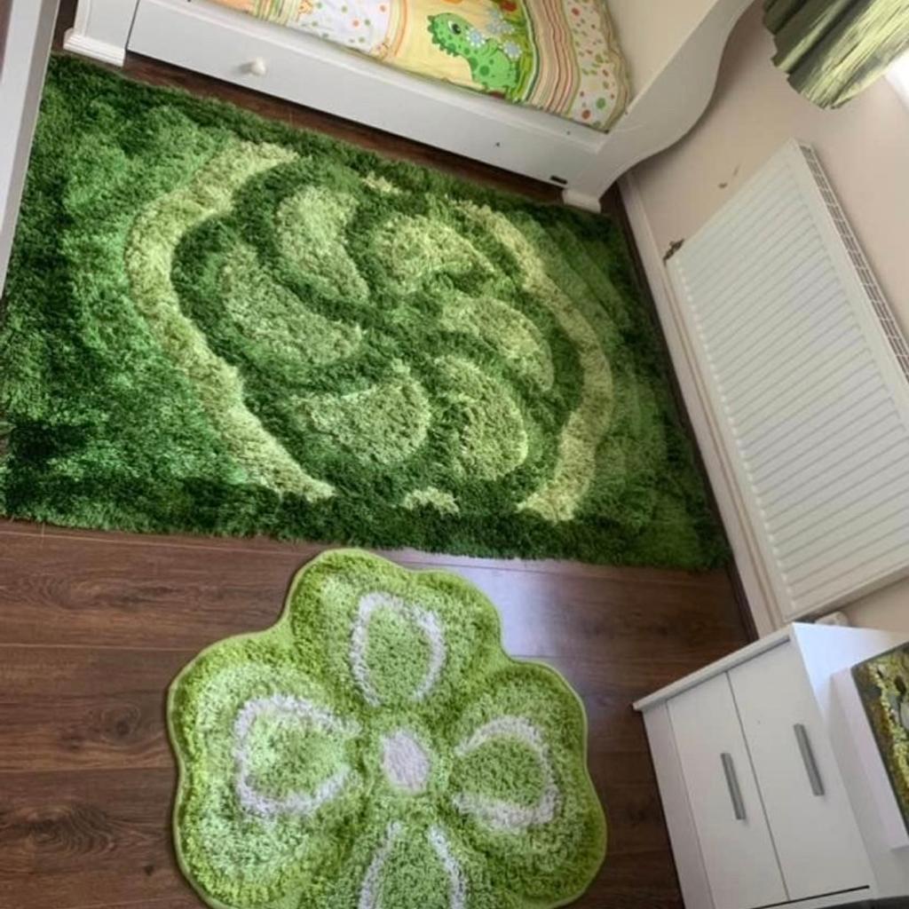Beautiful flower print matching rugs
Original price £60 and small one was £20
Selling both £35
Size 170cm by 120cm
Clean, from pet and smoke free