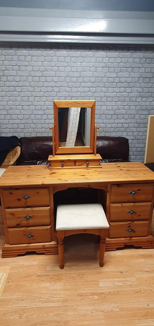 Buy & Sell Central London Farringdon - Central London - Photos for dressing table with stool