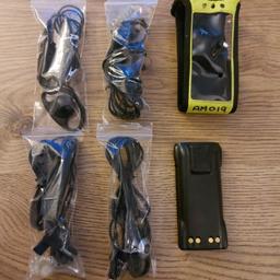 4 x motorola covert Earpieces 
1 x EX NHS Sepura radio case plus genuine sepura 12v radio charging lead.
Buyer to collect and cash on collection only