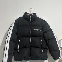 PALM ANGEL PUFFER JACKET 

I had purchased this jacket on 20th January 2024 
From flannels for £875.00 

Had only worn it for two occasions. 

Since then it’s been kept away after being professionally dried cleaned by the laundrette. 

Only had it for 3 months. 

Open to reasonable offers !! 

AUTHENTIC!!!!