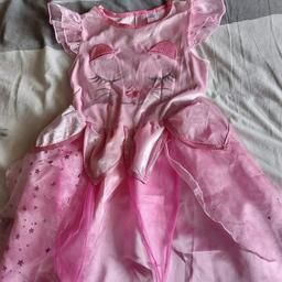 Girls dress up dress slight rip and stars missing on one nit of netting as seen in pic size 5-6yrs from TU.