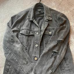 Men’s forever 21 denim jacket. Size medium. Good condition. Collection WV4.