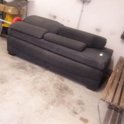 Gut erhaltene Sofa