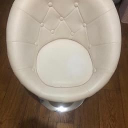 Swivel cream leather chair ..no marks ..silver base only £35 reduced call to collect now 07868947349
