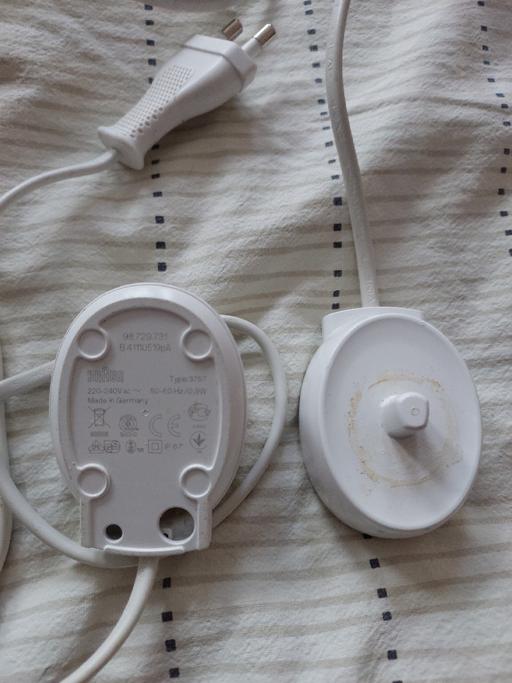 Buy & Sell East London Manor Park - East London - Photos for 2 Braun Oral-B chargers,EU plug