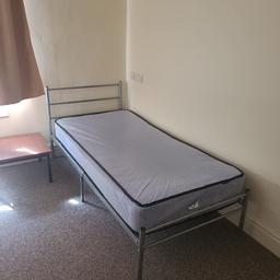 single frame and matress with protective covering.
collection only
approx 3ft x 6ft 3
collection only from Brierley Hill