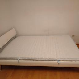 - weißes Bett mit verstellbarem Lattenrost und Matratze
- Breite=146cm, Länge=206cm, Höhe=47cm, Höhe Kopfstütze=97cm
- nur Selbstabholung, bereits auseinander gebaut