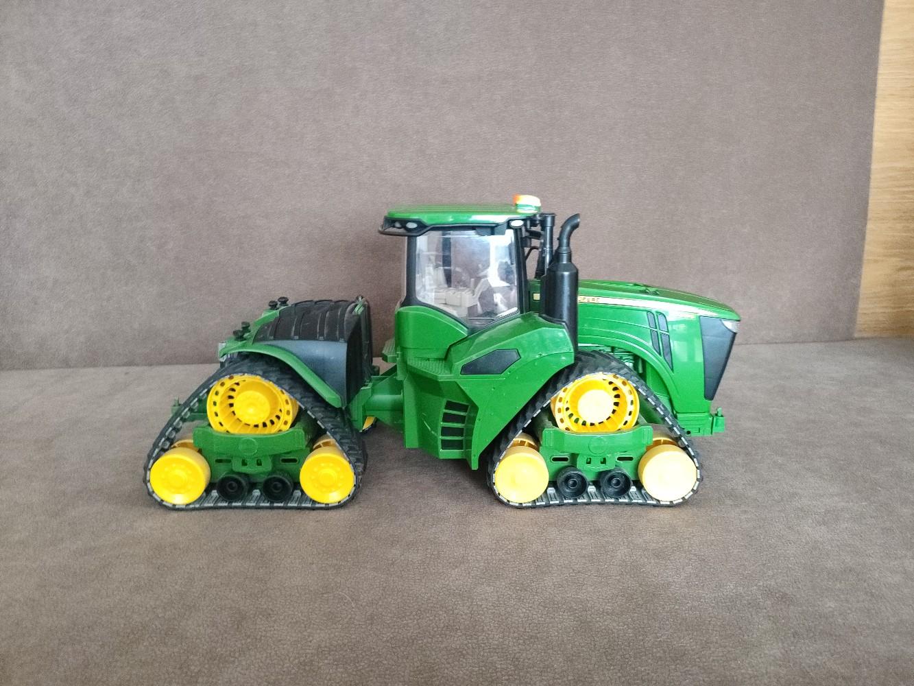 Bruder John Deere Raupentraktor in 6464 Strad für € 50,00 zum Verkauf