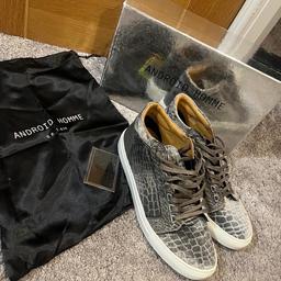 Size 11
Android Hommes
In box
Excellent condition
Worn a couple of times
Comes in it’s dust bag
Can send more pics
Pick up only or will post for P&P