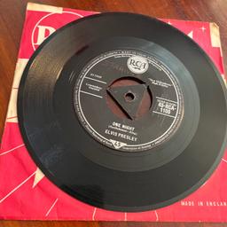 Elvis Presley one night / I got stung 7 inch vinyl.   
Plays great both sides 
Can combine postage