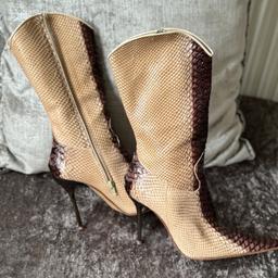Like new warm once
Stunning soft snake boots
Size 7