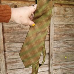 Paul Smith accessories retro kipper silk tie. Brown with diagonal metallic khaki green and gold linear check design. Lined in coffee colour. 
Width 4"
Made in England 
Pure silk