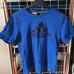 Ich verkaufe die blaue Adidas Tshirt mit der Größe S, kaufen nur vor Ort und mit Bar.