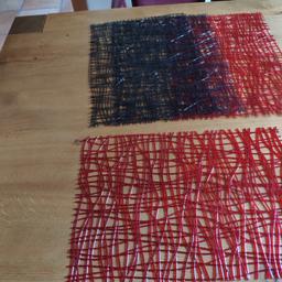 4 Tischsets Koziol Silk, 2 in rot und 2 in grau,
kaum benutzt, da sie meinem Mann nicht gefallen