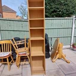 Ikea bookcase with adjustable shelves except middle shelf. Great condition minus a small chip on the very bottom (pictured).

28cm deep, 40cm wide and just over 202cm tall