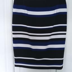 loveley pencil skirt
stripes
zip all the way from top to bottom
can be worn either way
Papaya and lined
size 18