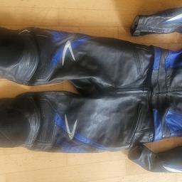 Verkaufe Lederkombi für Damen der Marke Probiker, Größe 36, schwarz/blau, sehr guter Zustand, 2-teilig, mit Projektoren