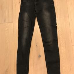 Mango

Tolle Jeans

Gr. 34

Dunkelgrau - Schwarz

Schrittlänge 70 cm

Neuwertig 2 x getragen