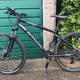19” frame. 27.5 wheels. The bike rides perfect in every gear with both disc brakes fully working. There are no deep scratches on the frame or seat. The tyres are excellent condition with no buckles. Rides smooth and quiet