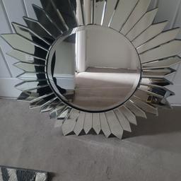 Lovely heavy large Sunburst mirror Excellent condition 

Size : 80cm x80cm