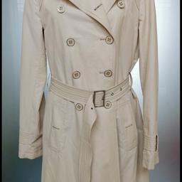 Verkaufe einen wunderschönen Trenchcoat/Mantel in beige für Damen.
Größe 38 der Marke Easy Comfort
Weicher fließender Stoff, auch ein sehr schönes florales Innenfutter.
NEU