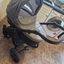 Venicci 3 in 1 travel system 
Excellent condition has few minor scratches on the frame from getting in and out of car nothing noticeable. 
Car seat with isoxfix 
Carry cot
Seat
Changing bag
Rain cover and netting 
2x wheel covers
Matching umbrella 
There is also a cup holder which isnt pictured.

Only selling due to needing a double pram
