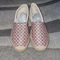 Brand new River Island espadrilles
size 6
never been worn
originally bought for £35