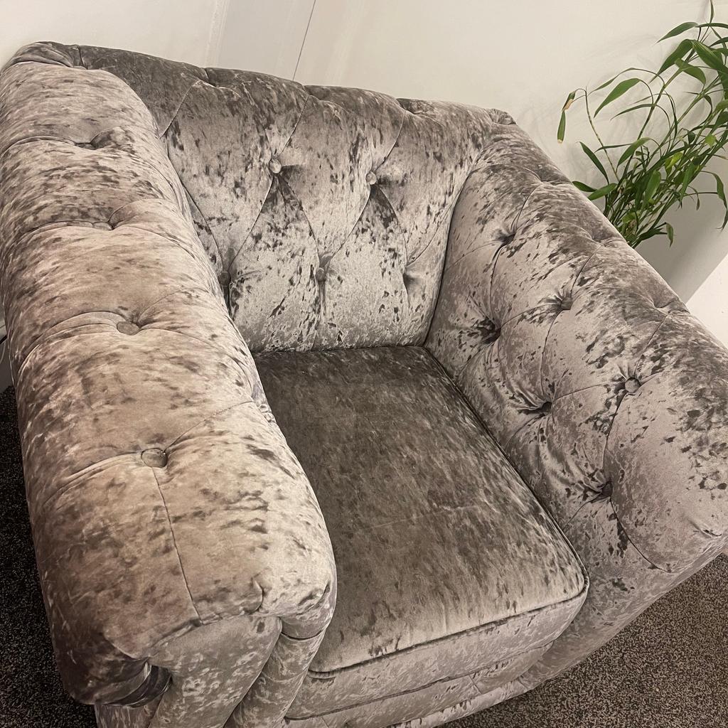 Gorgeous chair
Great condition
Really comfy
Clean smoke free home
Collection only please.
Collection HX3 Hipperholme Halifax
Over £500 a absolute bargain at £100!
Chair 70cm high by 95cm deep and 100cm wide