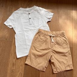 Einmal zu einem Anlass getragen.
Chino kurze Shorts in beige, H&M -128
Weißes T-Shirt -134

Beides wie neu, Hose ist leider nicht gebügelt 😁😉.

Im Set um 5€