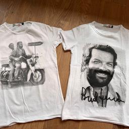Die T-Shirts sind wie neu, mein Sohn hat sie nur am besonderen Tagen getragen 🤩.
Eines hat einen Minifleck, kaum sichtbar.

Stk 3€, beide um 5€!