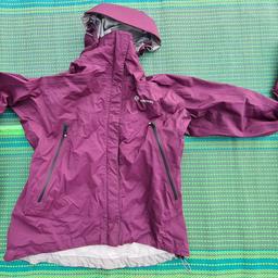 Sprayway Ladies Size 8 X Small Jacket Waterproof HydroLite 1306 Mountain-Lite.

Deep purple Sprayway jacket in size 8 X small. Hydrodry Performance Fabric / Mountain-Lite. The jackets in good condition, hardly worn.

Double check the size but provisionally size UK 8/10.

Zip up pockets to the front, an internal pocket wilts Velcro, detachable hood and adjustable toggles in all the right places. And yes before someone asks, it does have a built in peak.

No stains, rips, tears, snags or flaws that I could see & has been in dry storage, so made aware.  Photographs taken outside in natural daylight.

Time to clear out as has been in storage so recommend a thorough wash before wearing. 

Can combined with additional items to save on postage too, so don't be shy & peruse through my listings.  You can collect in person too, so free flow.

Listed on other selling platforms too so grab yourself a bargain before someone else beats you to it.

Choice is yours, so you make the magic happen today!