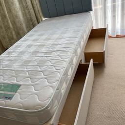 Single divan bed
Excellent used condition.
2 storage drawers. 6 castors.
Spotless Bensons foam mattress.
Mid blue velvet headboard.
All fire safety labels attached