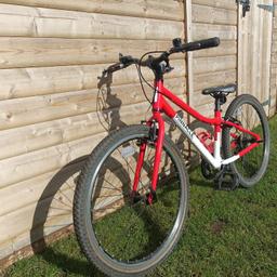 Bike in fully working condition, really good condition with very few small marks/signs of use. Nice lightweight bike with aluminium frame. 6 gears. Ideal age 7 - 10. Cost £280 new. Includes child's Bontrager helmet

Cash. Collection Only from B62