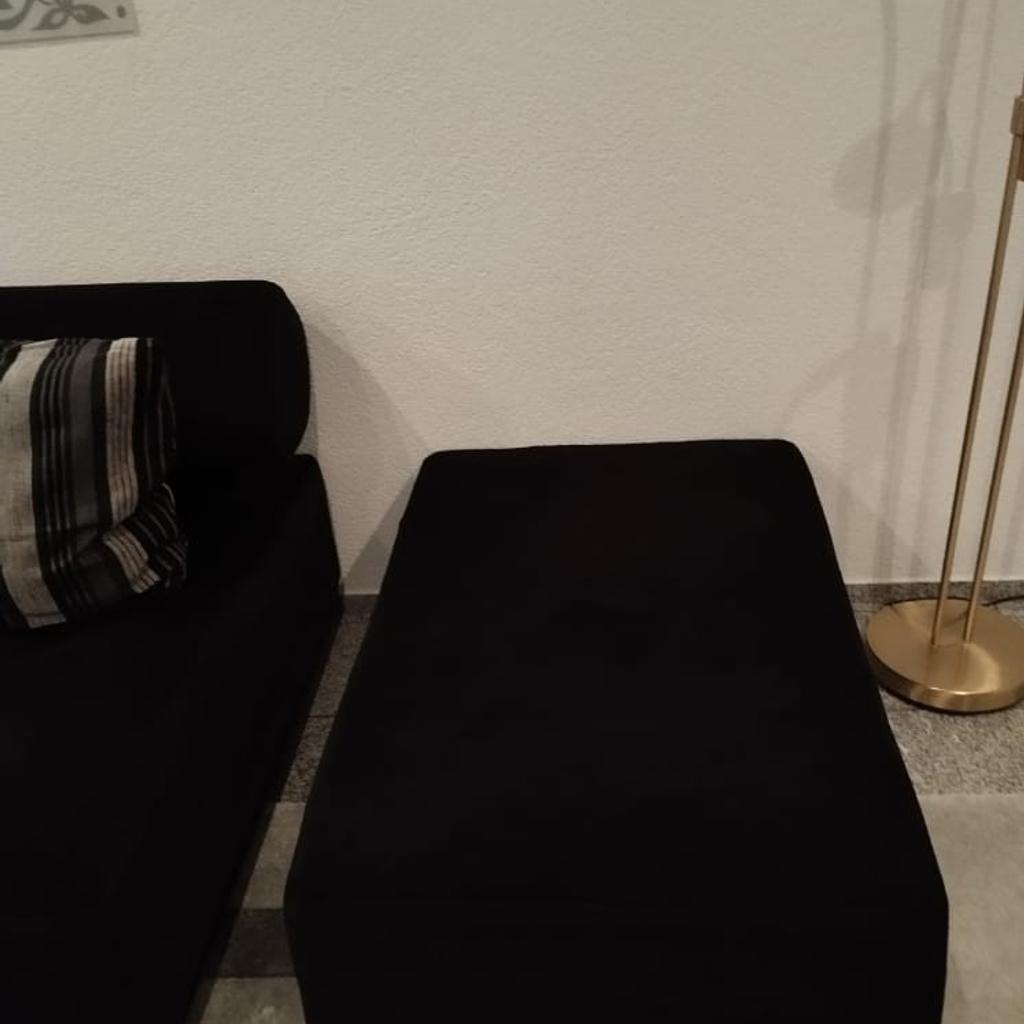 Schwarze Sofa, Samt, in einem guter Zustand. selbst Abholung.